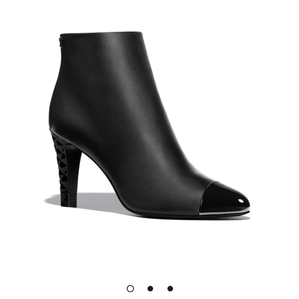 Authentic Chanel leather short boots - Picture 3 of 5
